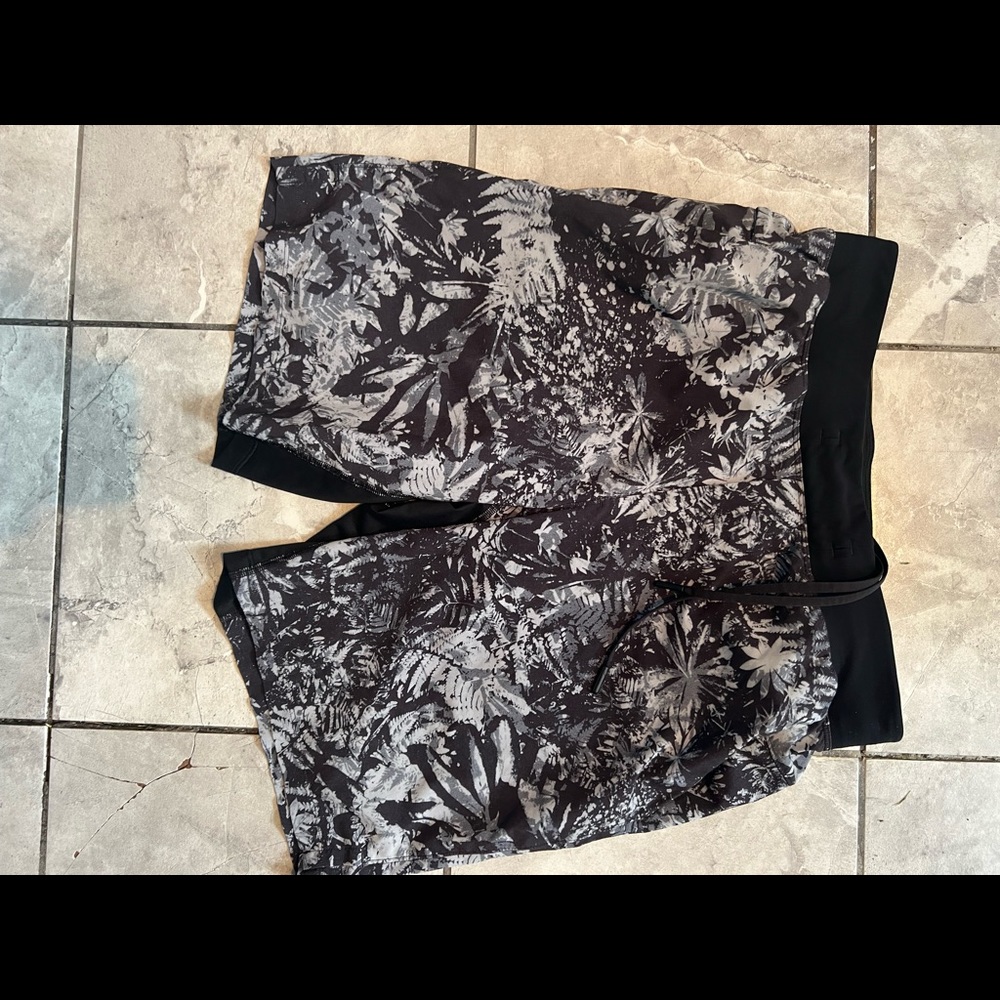 Lululemon Mens Shorts - Picture 1 of 3